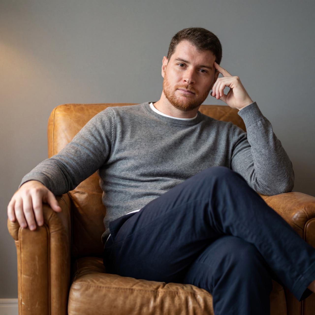 Dr. Felipe Carnevale em atendimento acolhedor